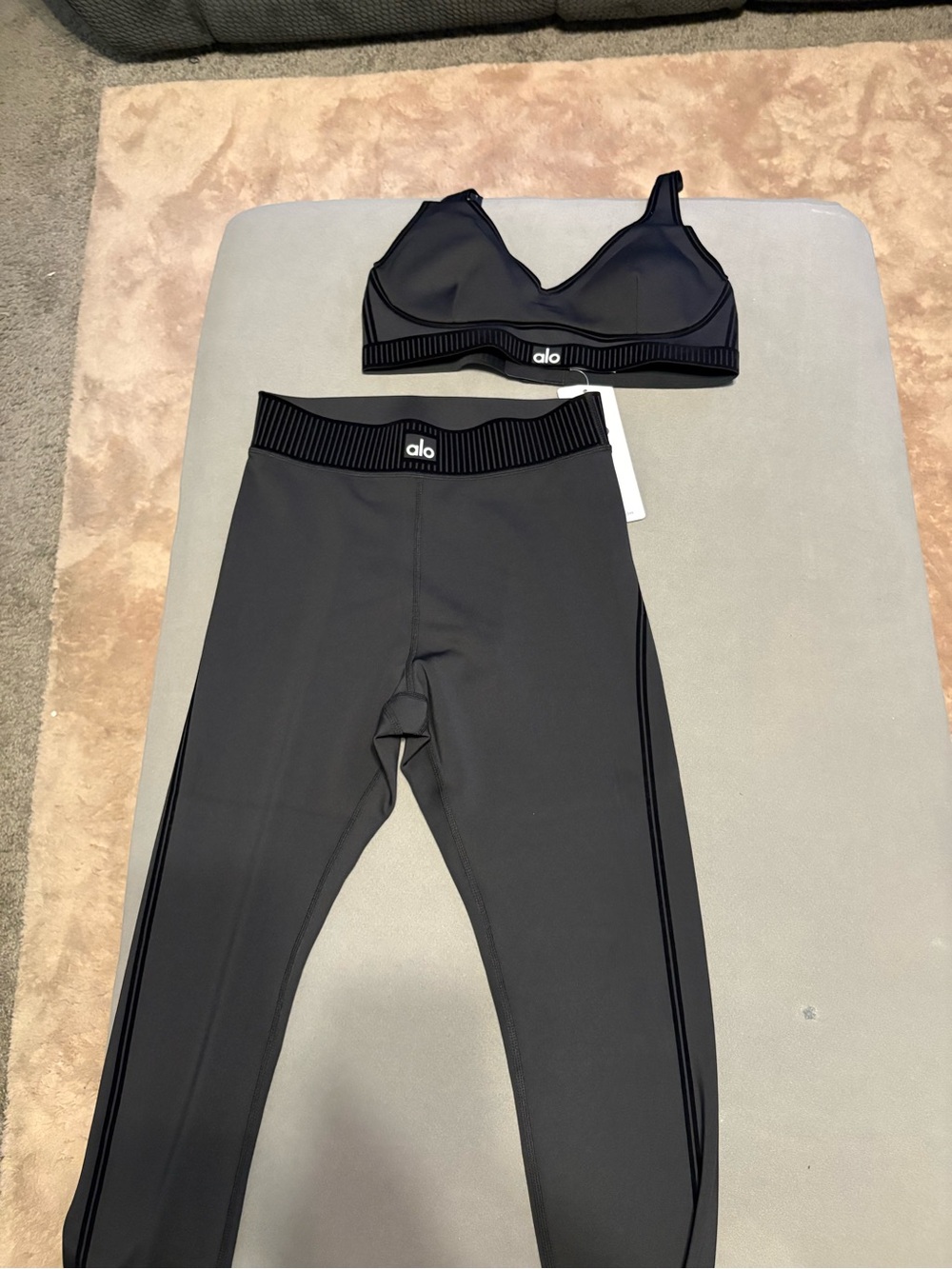 ALO Yoga  Black Leggings with Matching Black Sports Bra Medium